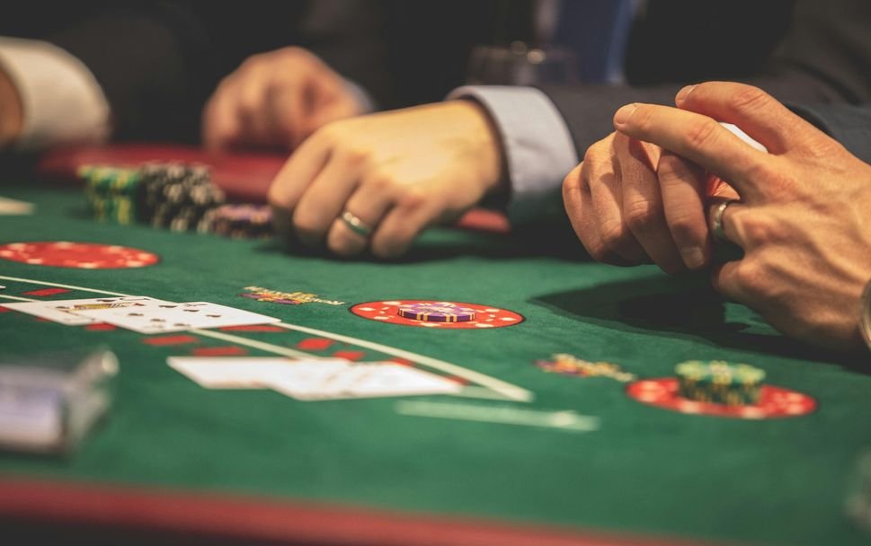 Comment Gagner au Poker au Casino Hermès : Stratégies et Conseils
